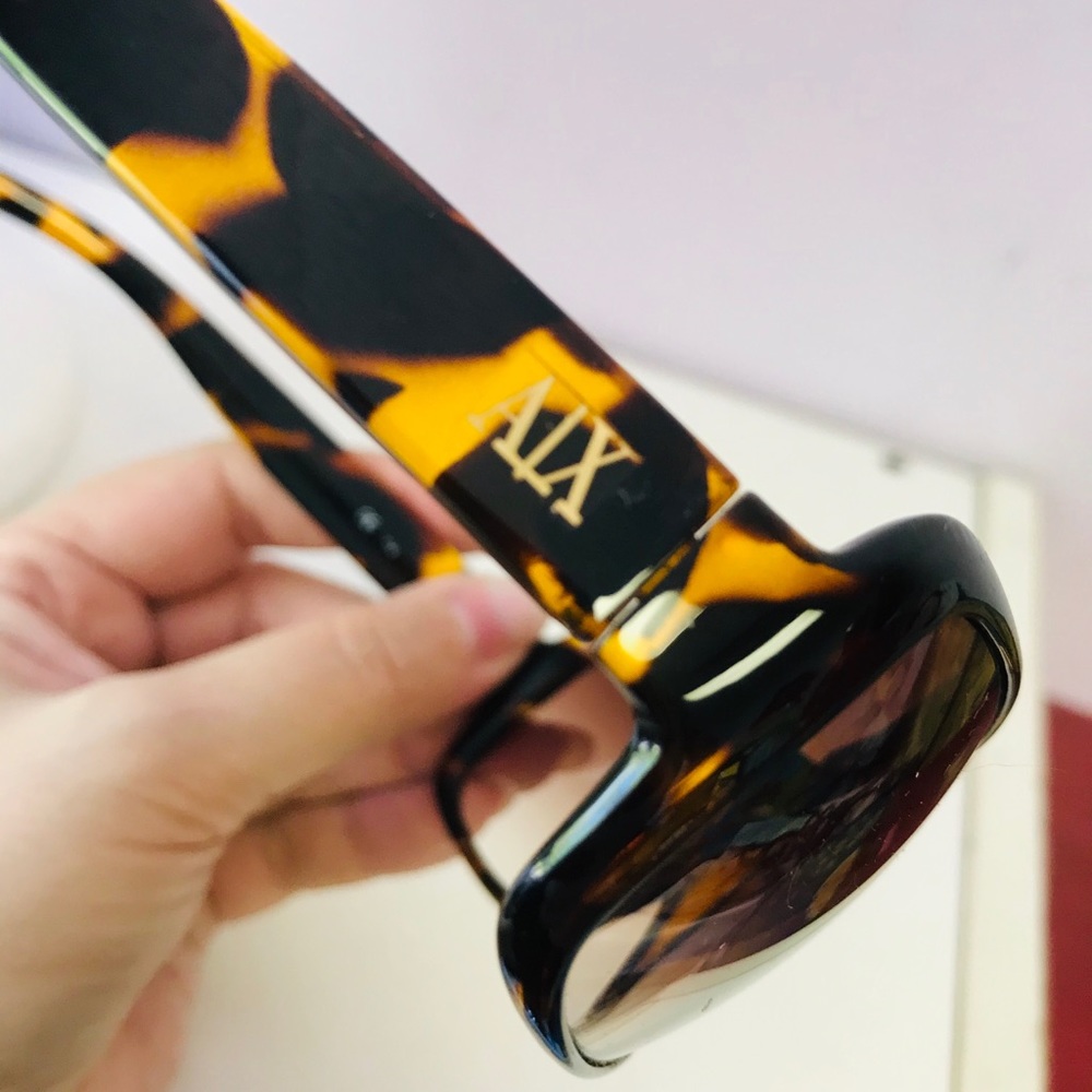 Armani Exchange tortoise sunglasses w case